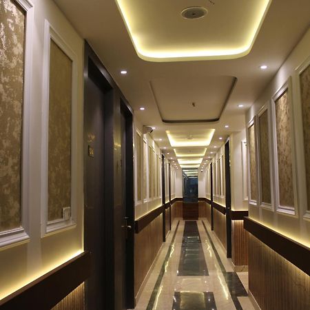 Hotel Gold Stone Kānpur Exterior photo