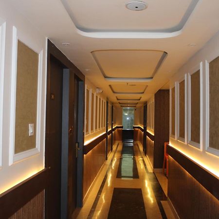 Hotel Gold Stone Kānpur Exterior photo