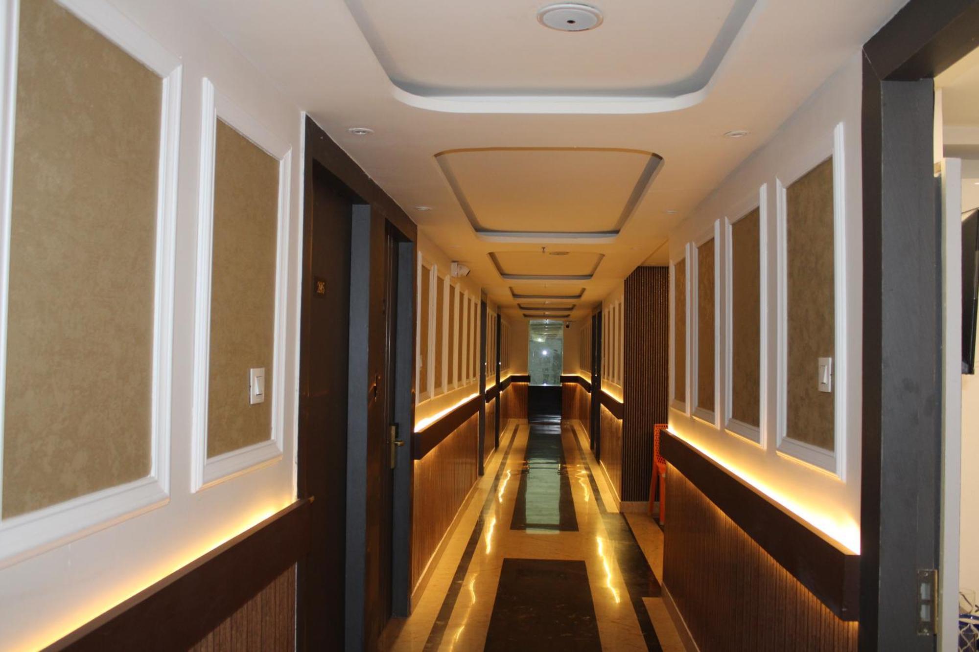 Hotel Gold Stone Kānpur Exterior photo
