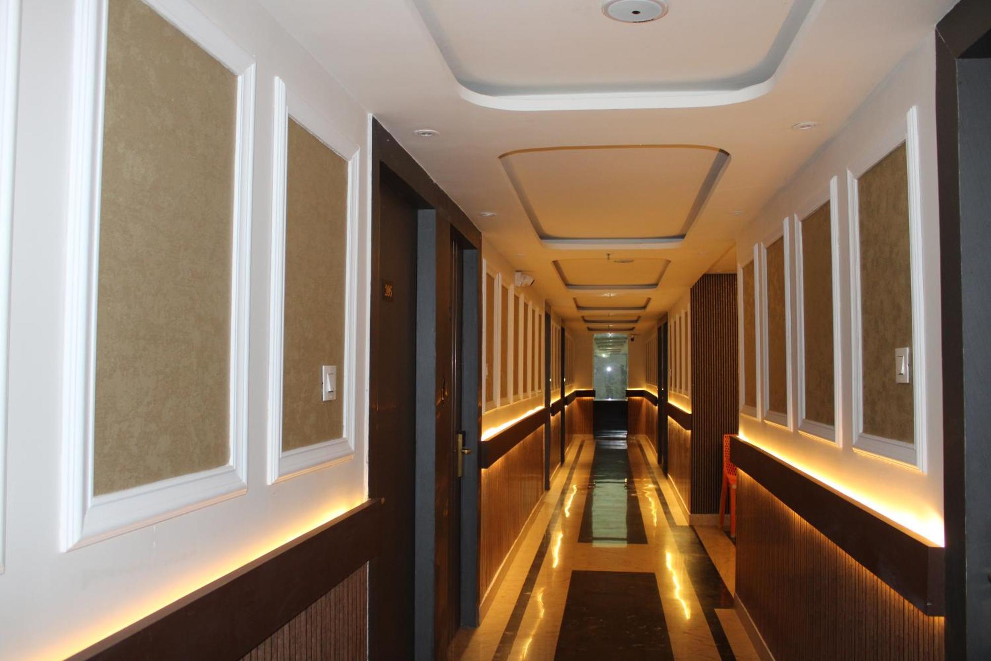 Hotel Gold Stone Kānpur Exterior photo